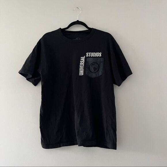 Universal Studios Black Pocket T-Shirt Short Sleeve Crew Neck - Picture 1 of 4